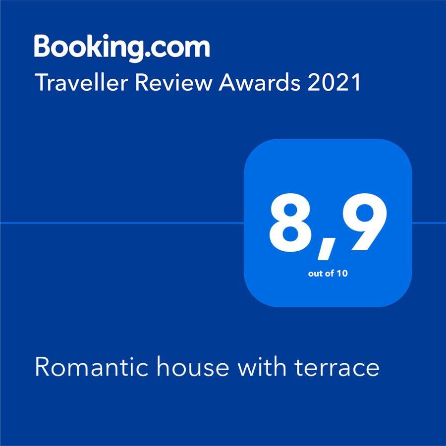 Romantic House With Terrace Bagian luar foto