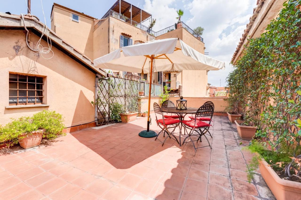 Romantic House With Terrace Bagian luar foto