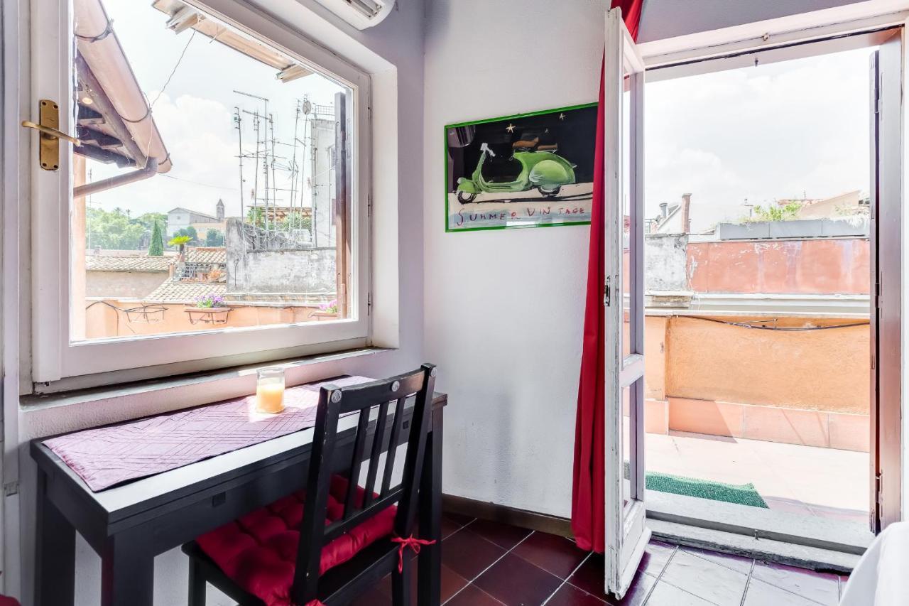 Romantic House With Terrace Bagian luar foto