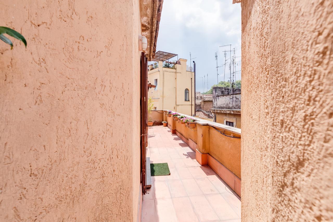 Romantic House With Terrace Bagian luar foto