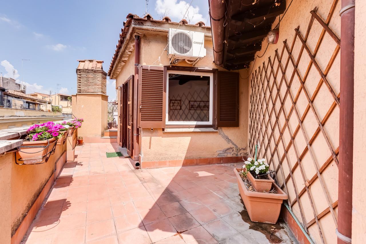 Romantic House With Terrace Bagian luar foto